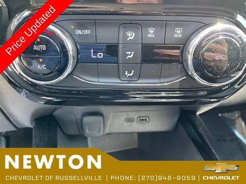 Used 2024 Chevrolet Trax LT FWD image 12