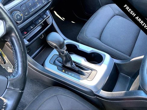 Used 2022 Chevrolet Colorado LT w/ LT Convenience Package image 18