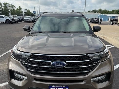 Used 2021 Ford Explorer XLT w/ Equipment Group 202A image 5