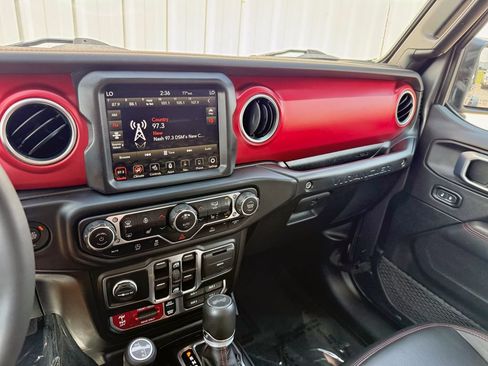 Used 2023 Jeep Wrangler Unlimited Rubicon w/ Dual Top Group AWD/4WD image 24