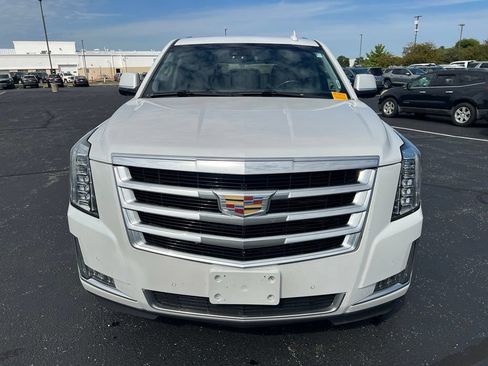 Used 2020 Cadillac Escalade Luxury AWD/4WD image 6