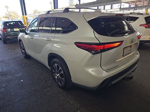 Used 2022 Toyota Highlander XLE FWD image 6