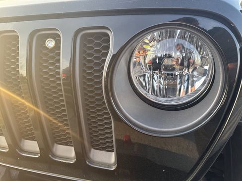 Used 2022 Jeep Wrangler Unlimited Rubicon image 6