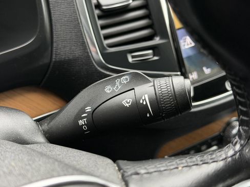 Used 2022 Volvo XC90 T6 Momentum w/ Climate Package image 26