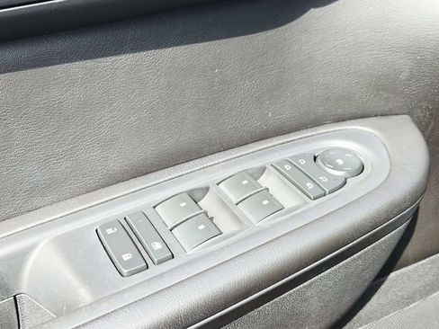 Used 2017 Chevrolet Traverse LT FWD image 32