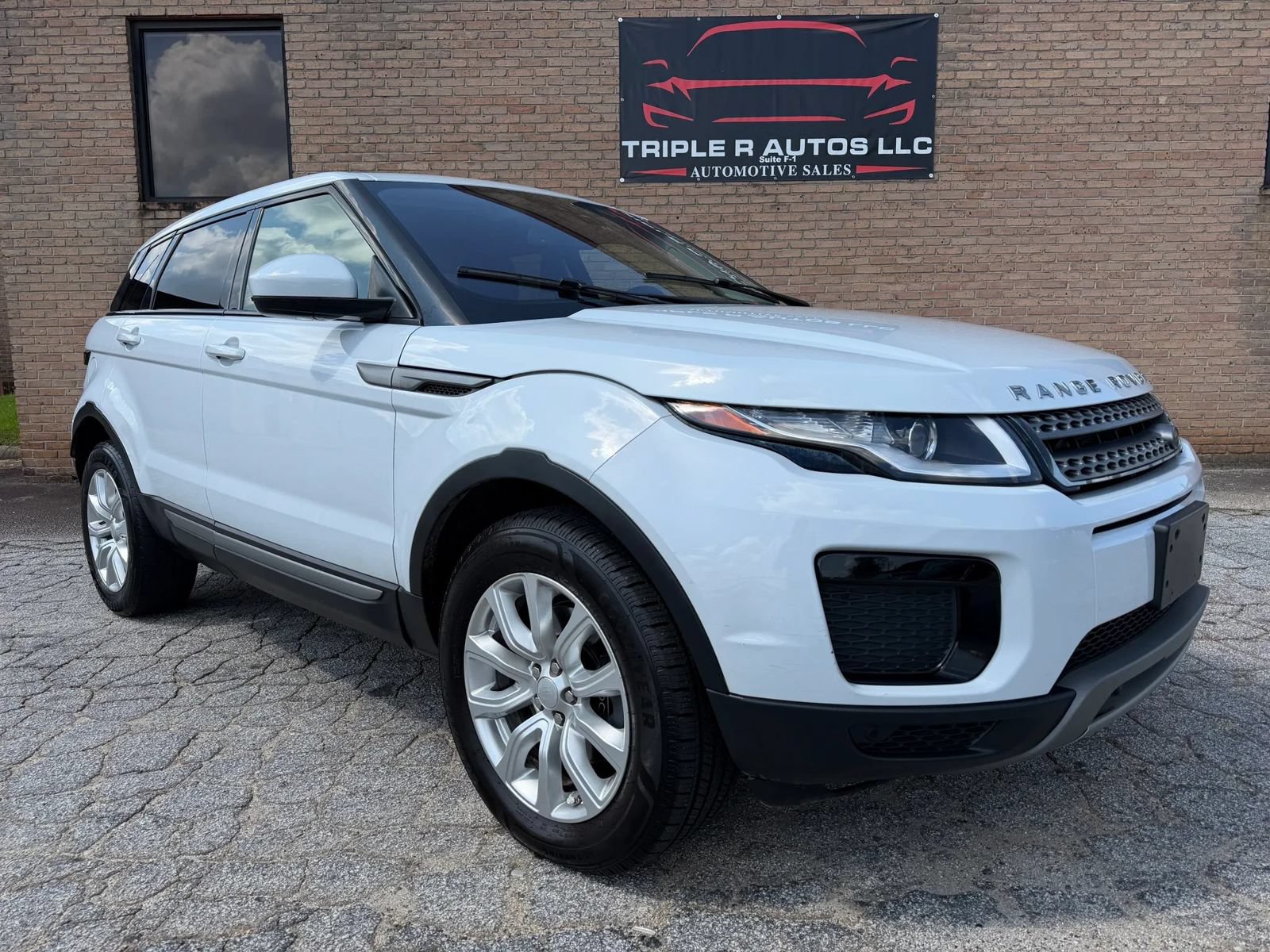 Used 2018 Land Rover Range Rover Evoque SE AWD/4WD image 2