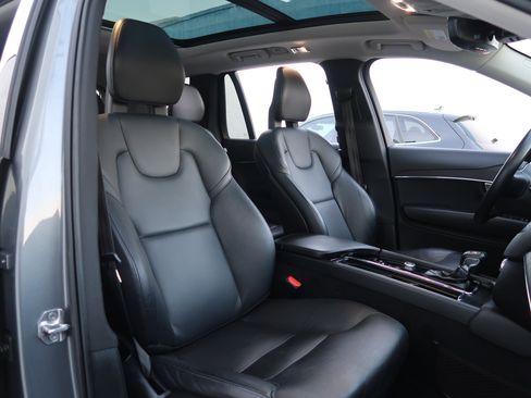 Used 2020 Volvo XC90 T5 Momentum image 13
