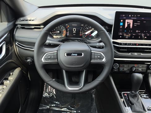 New 2026 Jeep Compass Latitude AWD/4WD image 10
