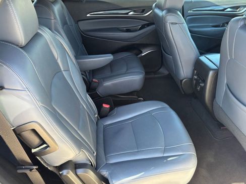 Used 2022 Buick Enclave Essence image 28