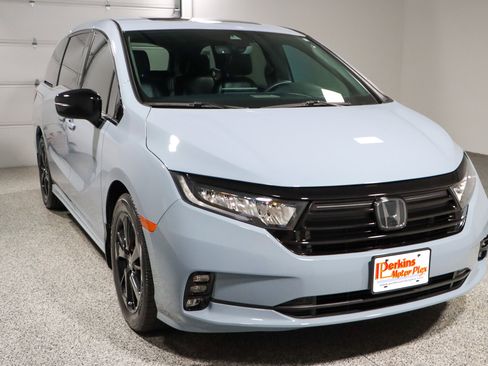 Used 2024 Honda Odyssey Sport image 5