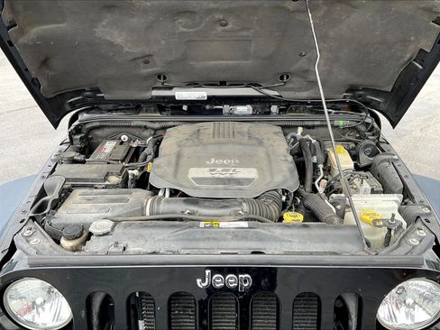 Used 2015 Jeep Wrangler Unlimited Rubicon w/ Dual Top Group AWD/4WD image 27