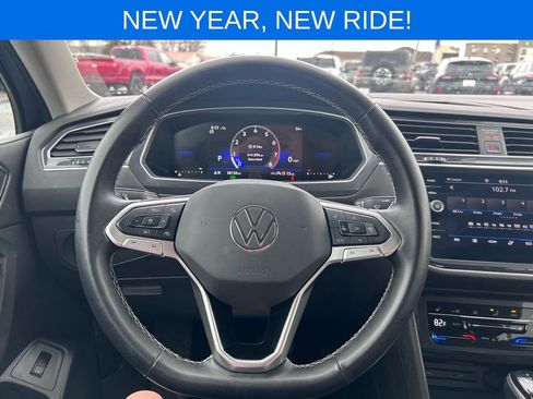 Used 2024 Volkswagen Tiguan SE image 33
