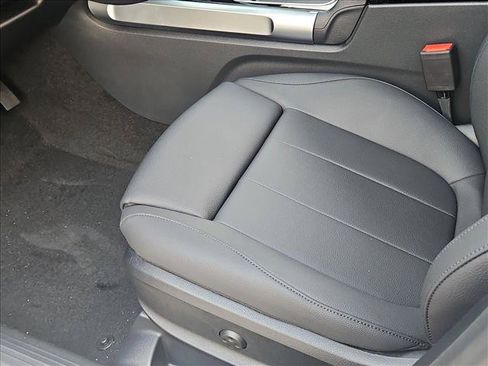 New 2026 Mercedes-Benz GLB 250 image 4