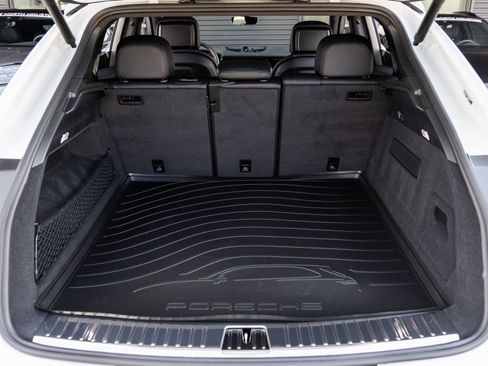 Used 2025 Porsche Cayenne Coupe image 36