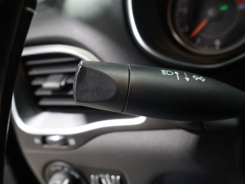 Used 2019 Jeep Cherokee Trailhawk w/ Cold Weather Group image 36