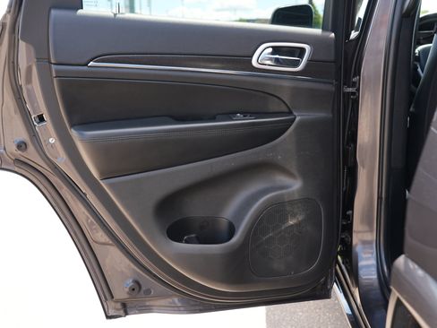 Used 2018 Jeep Grand Cherokee Limited AWD/4WD image 19
