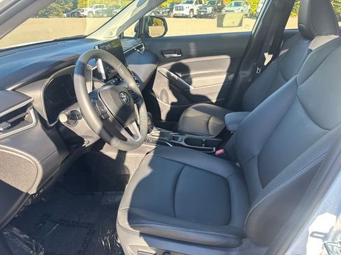 Certified 2025 Toyota Corolla Cross XLE image 42