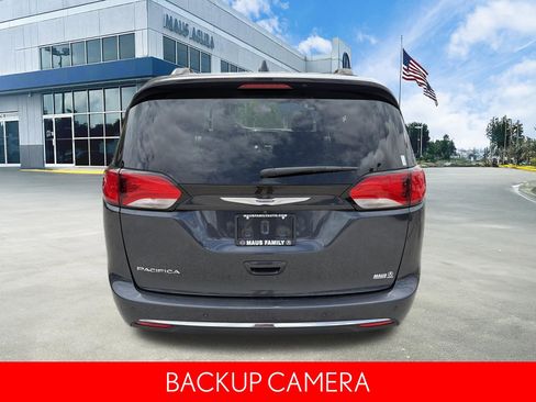 Used 2020 Chrysler Pacifica Touring-L w/ Tire & Wheel Group image 5
