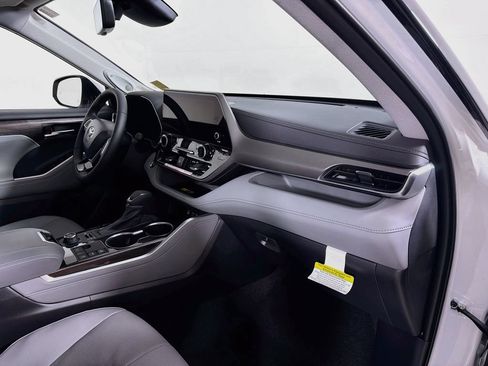 New 2026 Toyota Highlander Limited AWD/4WD image 26