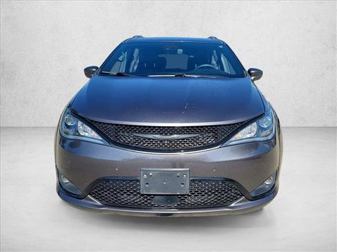 Used 2020 Chrysler Pacifica Touring-L w/ Advanced Safetytec Group image 2