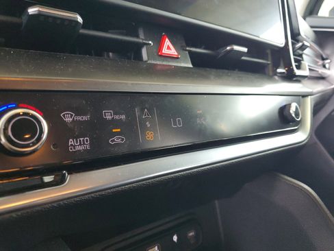 Used 2024 Kia Sportage EX FWD image 28