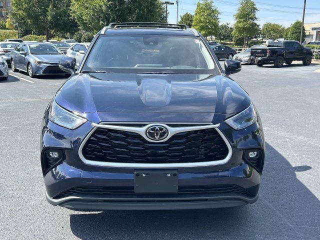 Used 2023 Toyota Highlander XLE FWD image 9