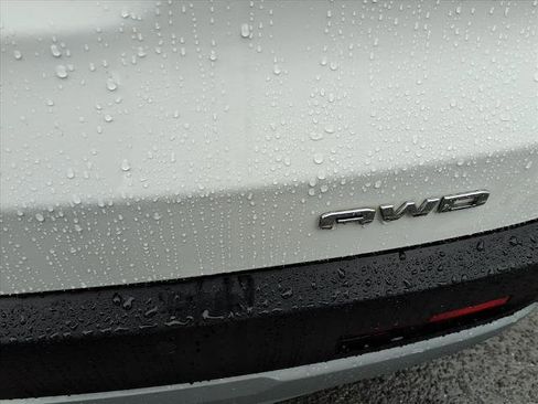 Certified 2023 GMC Acadia SLT image 8