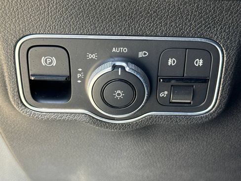 Used 2024 Mercedes-Benz GLB 250 image 27