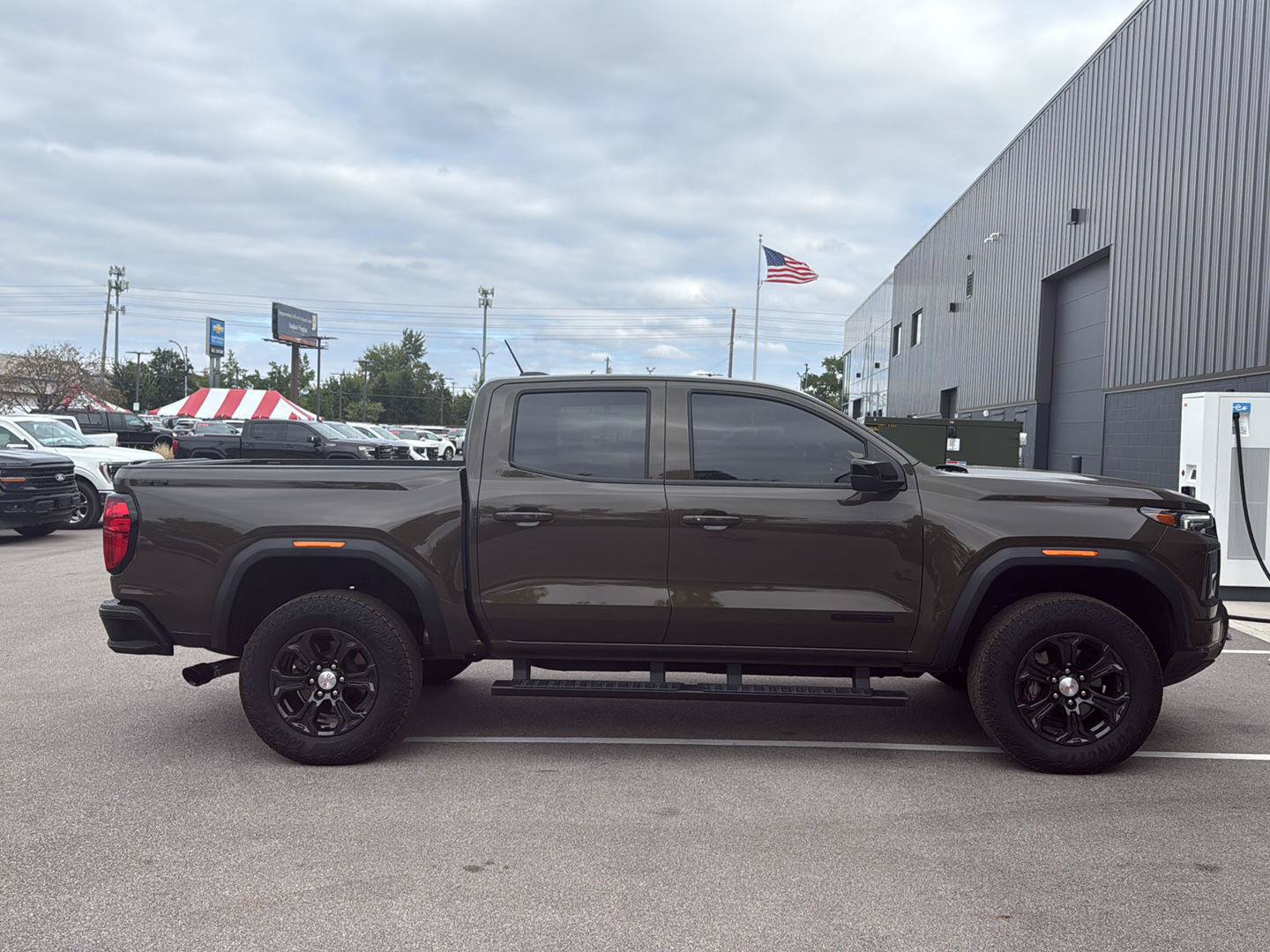 Used 2024 GMC Canyon Elevation w/ Convenience Package AWD/4WD image 2