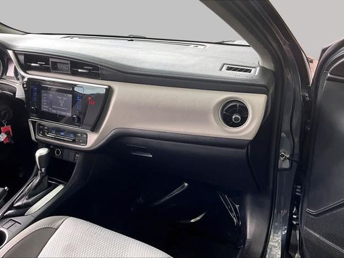 Used 2018 Toyota Corolla LE FWD image 18