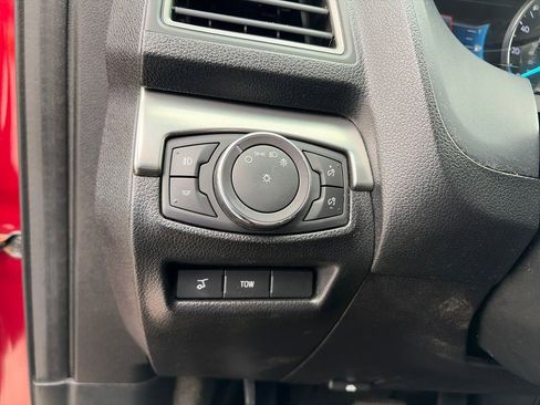Used 2018 Ford Explorer XLT w/ Equipment Group 202A AWD/4WD image 17