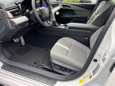 Used 2026 Toyota Camry SE image 9