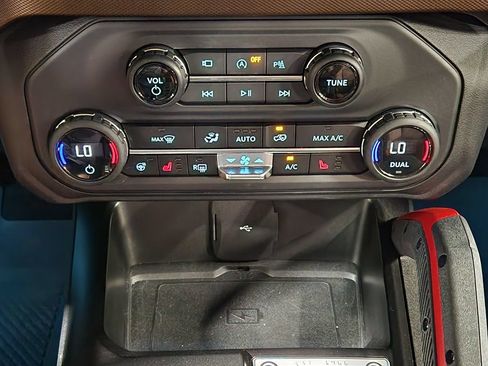Used 2023 Ford Bronco Heritage Edition AWD/4WD image 39