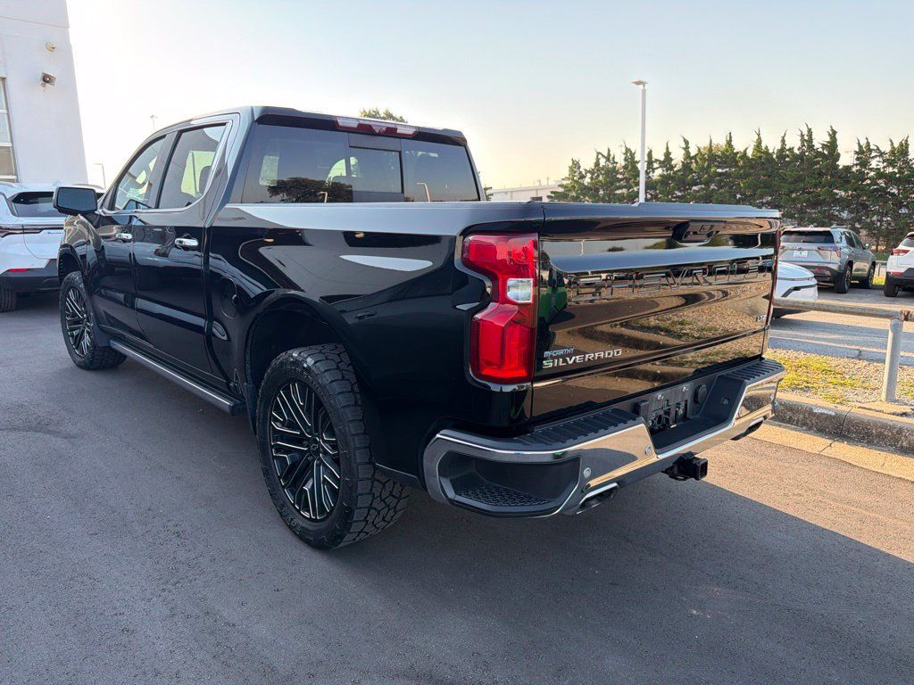 Used 2022 Chevrolet Silverado 1500 LTZ w/ LTZ Premium Package AWD/4WD image 3