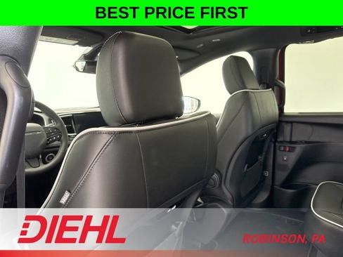 New 2027 Chrysler Pacifica Limited AWD/4WD image 20