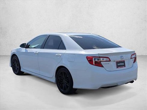 Used 2014 Toyota Camry SE FWD image 8
