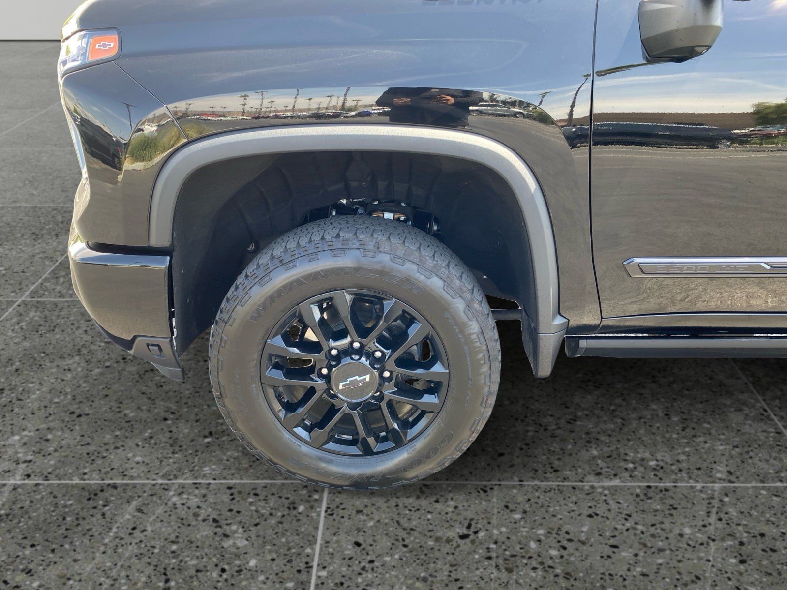 Used 2025 Chevrolet Silverado 3500 High Country w/ Midnight Edition AWD/4WD image 14