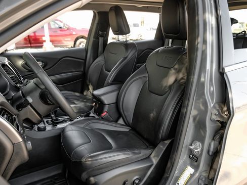 Used 2021 Jeep Cherokee Limited w/ Mopar Interior Package image 8