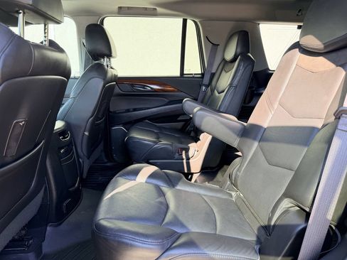Used 2016 Cadillac Escalade Luxury AWD/4WD image 13