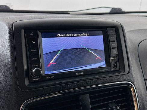 Used 2019 Dodge Grand Caravan SXT image 18