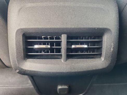 Used 2018 Chevrolet Equinox LT FWD image 20