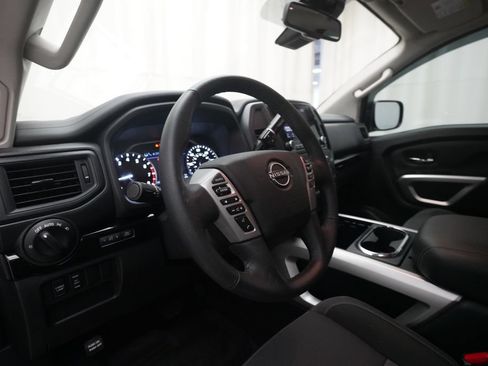 Used 2024 Nissan Titan SV w/ SV Convenience Package AWD/4WD image 8