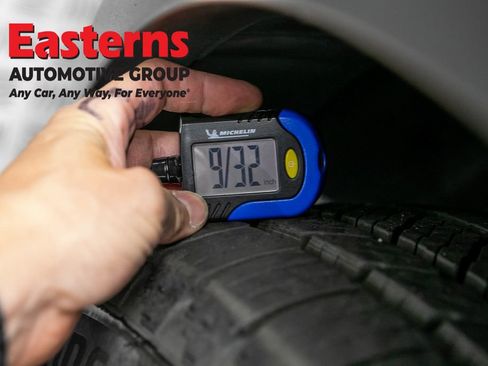 Used 2023 Nissan Pathfinder SL AWD/4WD image 27