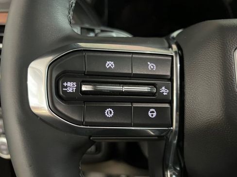 Used 2025 GMC Yukon XL Denali w/ Denali Reserve Package image 19