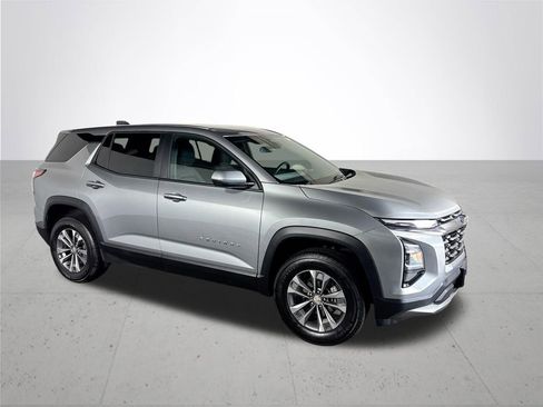 Used 2025 Chevrolet Equinox LT FWD image 4