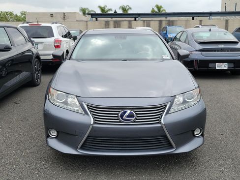 Used 2014 Lexus ES 300h w/ Luxury Package w/Bamboo Trim FWD image 2