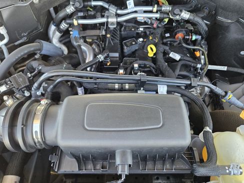 Used 2022 Ford Explorer XLT w/ Equipment Group 202A image 31