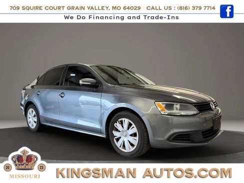 Used 2012 Volkswagen Jetta SE FWD image 2