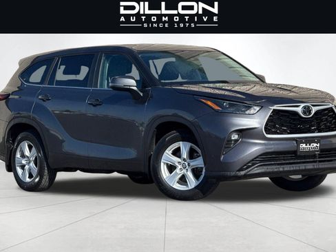 Used 2024 Toyota Highlander LE AWD/4WD image 1