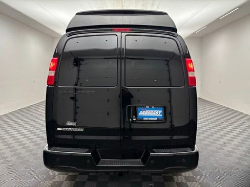 Used 2021 Chevrolet Express 2500 image 9